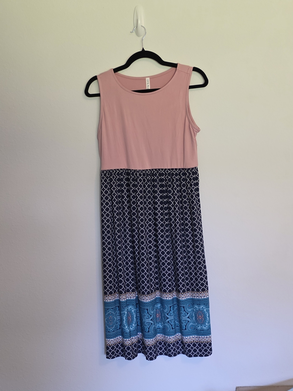BNWOT Boutique Sleeveless Pink and Navy Patterned Midi Dress